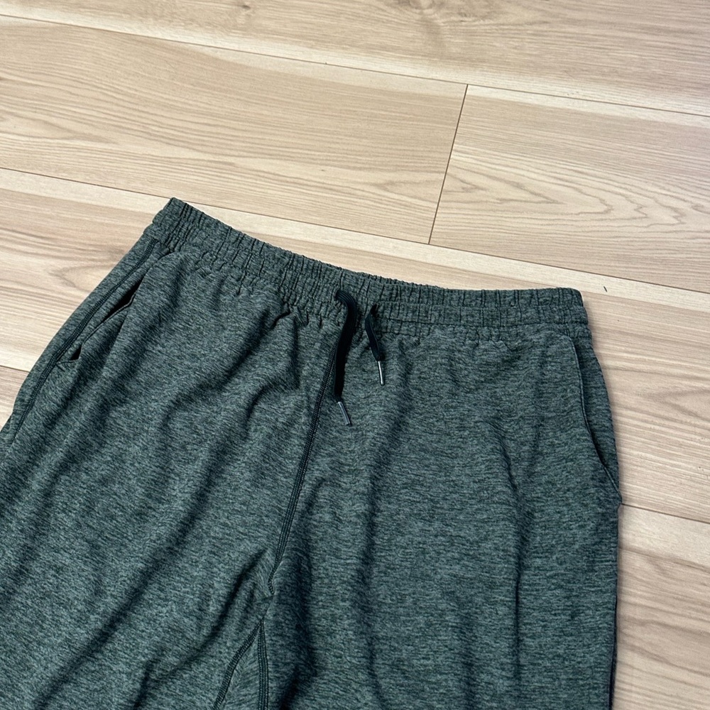 LIKE NEW Outdoor Voices Men’s CloudKnit Slim Sweatpants - Picture 3 of 6